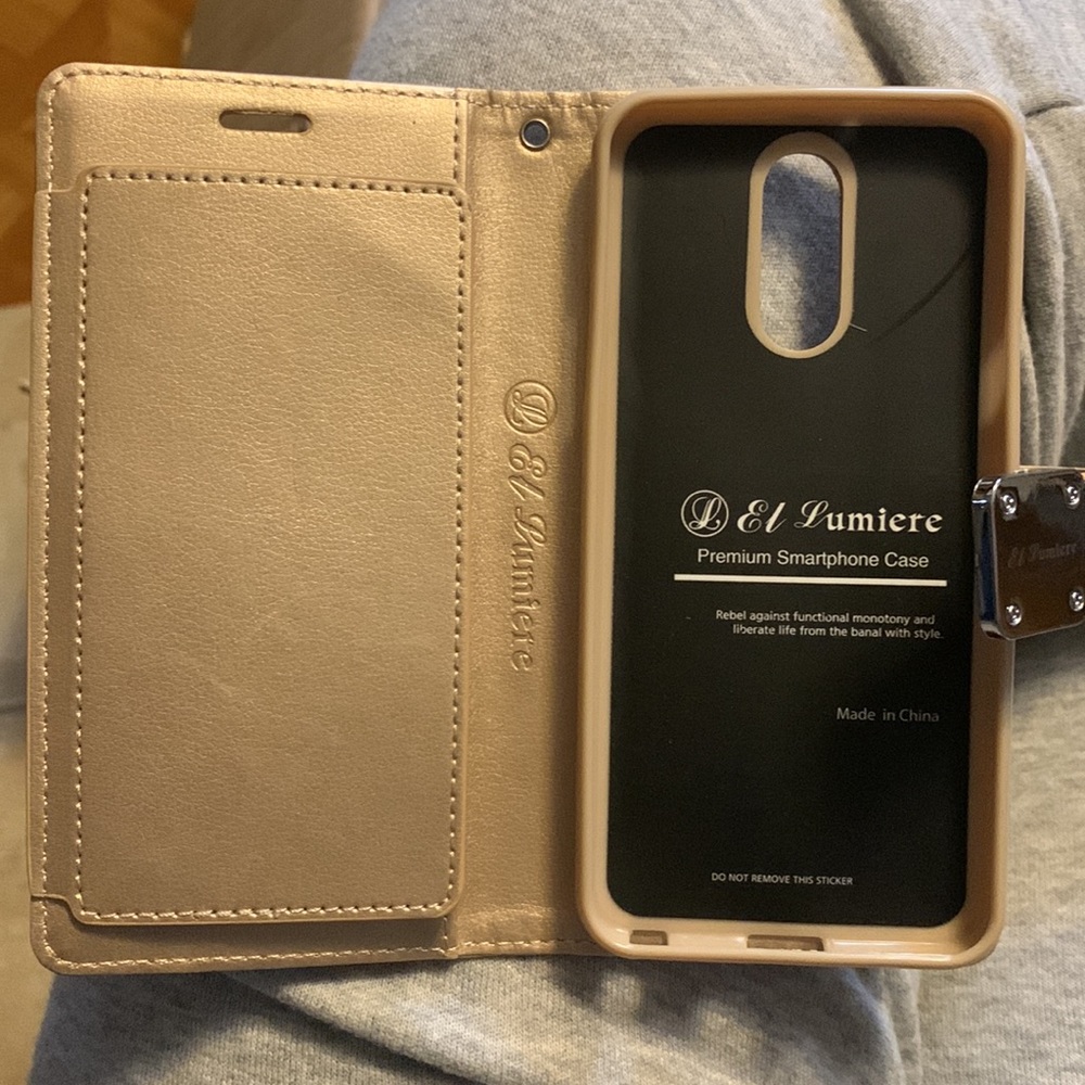 LG Q7/Q7 Plus - Picture 3 of 4